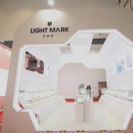 中国发光，克拉自由 Light Mark小白光亮相首届中国国际消费品博览会