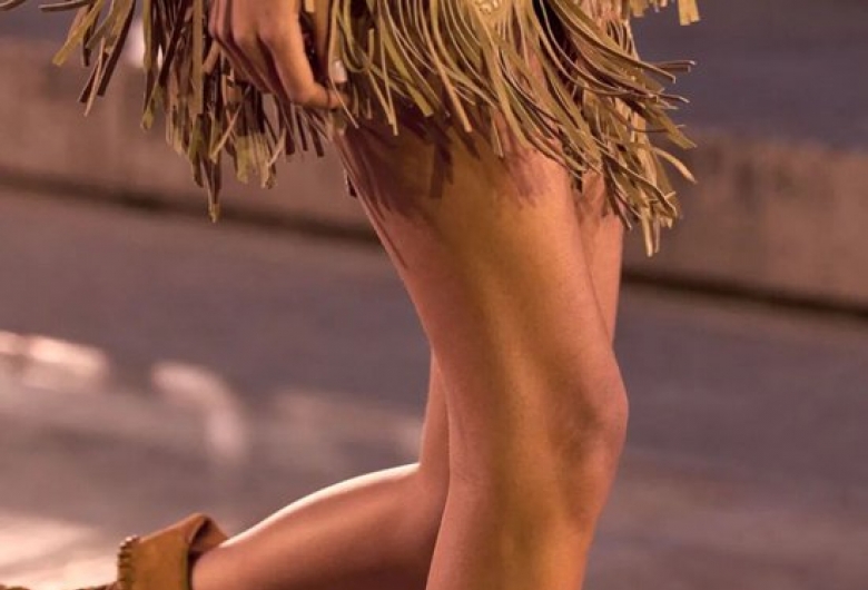 这个秋天的时尚单品，居然是脚上“皱巴巴”的靴子？