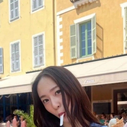 一件千禧感满满的夏日单品，让你秒变时髦精